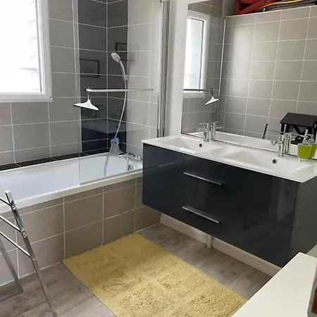 Holiday home Ideal Famille, Maison Neuve Climatisee A 7 Mn A Pieds Minimes La Rochelle (Charente-Maritime)